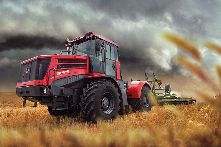Петербургский тракторный завод проводит показы техники для аграриев из российских регионов и Казахстана