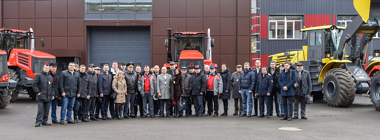 Делегация Ростехнадзора познакомилась с развитием линейки тракторов КИРОВЕЦ