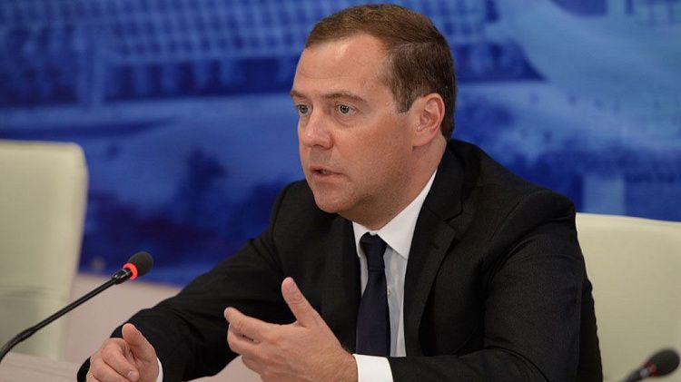 Медведев утвердил антикризисный план действий на текущий год