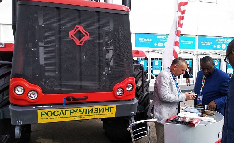 Петербургский тракторный завод представил трактор КИРОВЕЦ на форуме «РОССИЯ-АФРИКА»
