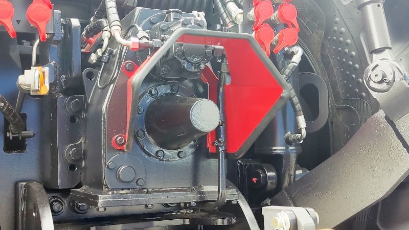 К-5: Механизм отбора мощности (МОМ) задний двухскоростной - 540 и 1000 об/мин. Независимый с клапаном плавного пуска. Сменный хвостовик. Для тракторов К-5 с КП Т5-А (КП428).