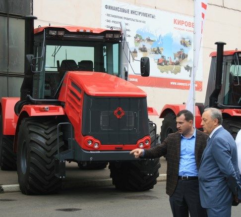 Губернатор Саратовской области Валерий Радаев: "Парк тракторов «Кировец» в нашем регионе будет расти"