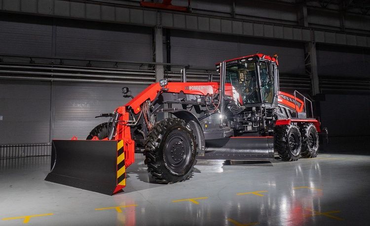 Петербургский тракторный завод представляет автогрейдер КИРОВЕЦ К-714 на выставке «СТТ ЭКСПО 2025»