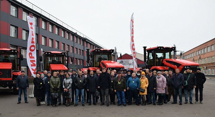 Петербургский тракторный завод провел День клиента под занавес уборочной кампании