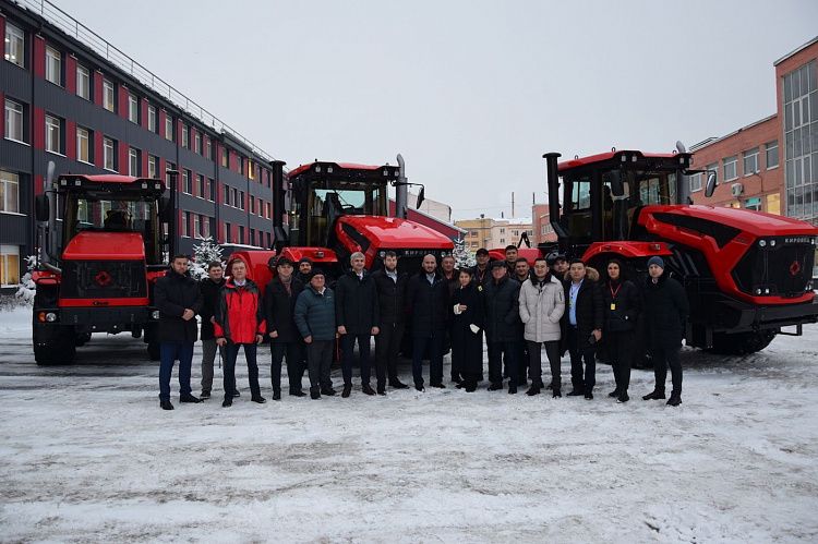 Петербургский тракторный завод посетили зарубежные клиенты
